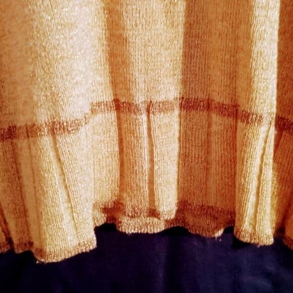 Vintage Fitted Gold Turtle Neck Sweater sm-med from the late 60s or early 70s - Picture 6 of 8